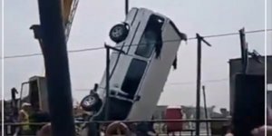 Ανάσυρση λεωφορείου στο Νείλο
