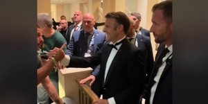 Η απρόσμενη συνάντηση Μακρόν με φιλάθλους του Παναθηναϊκού