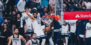 NBA: Έμειναν «ζωντανοί» οι Τίμπεργουλβς