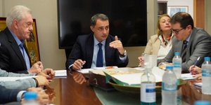 Ο Μάξιμος Σενετάκης με τους συνεργάτες του