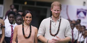 Πρίγκιπας Χάρι και Μέγκαν Μαρκλ ξεκίνησαν το τουρ τους στη Νιγηρία 
