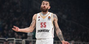Ο Μάικ Τζέιμς με τη φανέλα της Μονακό