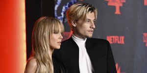 Η Μίλι Μπόμπι Μπράουν και ο Τζέικ