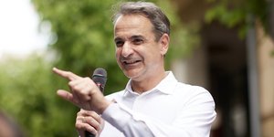 Ο Κυριάκος Μητσοτάκης κατά την ομιλία του στο Αγρίνιο