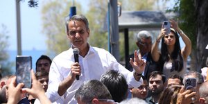 Ομιλία του πρωθυπουργού Κυριάκου Μητσοτάκη σε πολίτες στο Παλαιό Φάληρο