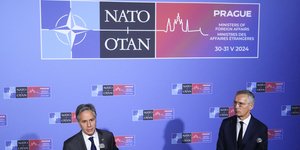 Άντονι Μπλίνκεν και Γενς Στόλτενμπεργκ στην άτυπη σύνοδο του ΝΑΤΟ στην Πράγα