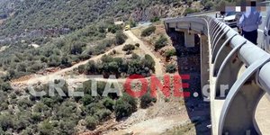 Νεκρή τουρίστρια που πήγε να βγάλει φωτό σε γέφυρα στον ΒΟΑΚ και έπεσε στο κενό