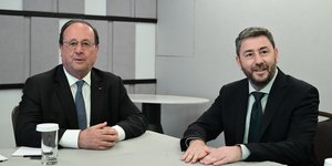 Σύντομο τετ α τετ του Νίκου Ανδρουλάκη με τον πρώην πρόεδρο της Γαλλίας Φρανσουά Ολάντ