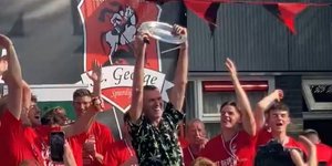 Οι πανηγυρισμοί του Ολλανδού διαιτητή