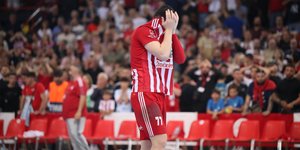 Ο Ολυμπιακός «λύγισε» στα πέναλτι από τη Βάλουρ και έχασε τον ευρωπαϊκό τίτλο