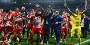 Έξαλλοι πανηγυρισμοί από τους παίκτες του Ολυμπιακού