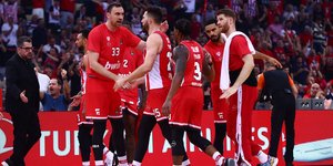 Πανηγυρισμοί των παικτών του Ολυμπιακού 