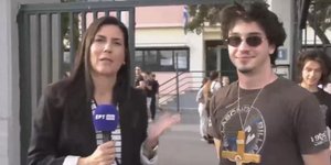 Μαθητής του 1ου Λυκείου Πυλαίας φοράει τεράστιο σταυρό για τις Πανελλήνιες