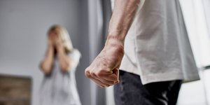 panic button, ενδοοικογενειακή βία