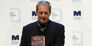 O Αμερικανός συγγραφέας Πολ Όστερ