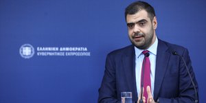 Ο κυβερνητικός εκπρόσωπος Παύλος Μαρινάκης σε ενημέρωση συντακτών