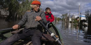 Με βάρκες μετακινούνται κάτοικοι του Παϊσαντού της Ουρουγουάης