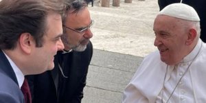 Από τη συνάντηση του Κυριάκου Πιερρακάκη με τον πάπα