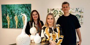 Τατιάνα Σπινάρη - διευθύντρια Citronne Gallery, η εικαστικός Άννα Αμπαριώτου και ο επιμελητής της εκθεσης Κώστας Πράπογλου