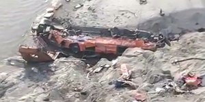 Λεωφορείο έπεσε σε φαράγγι 