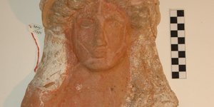 Πήλινη προτομή Διονύσου