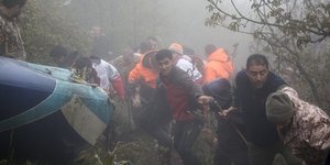 Στιγμιότυπο από το σημείο συντριβής του ελικοπτέρου που επέβαινε ο προέδρος του Ιράν, Εμπραχίμ Ραϊσί