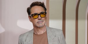 Ρόμπερτ Ντάουνι Τζούνιορ πορτοκαλι γυαλια