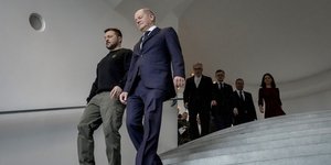 O Γερμανός καγκελάριος Όλαφ Σολτς και ο Ουκρανός πρόεδρος Βολόντιμιρ Ζελένσκι