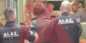 Σύλληψη αλλοδαπού στην Ερμού