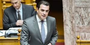 Ο υπουργός Ανάπτυξης Κώστας Σκρέκας στη Βουλή