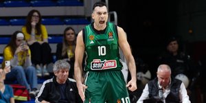 Ο Κώστας Σλούκας πανηγυρίζει στο Βελιγράδι