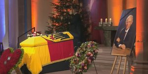 Το φέρετρο με τη σορό του Βόλφγκανγκ Σόιμπλε