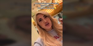 Η Ιωάννα Τούνη σε μπουφέ ξενοδοχείου στο Λας Βέγκας