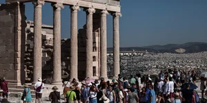 τουριστες στην ακροπολη