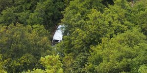 Αυτοκίνητο έπεσε σε χαράδρα στην Ευρυτανία
