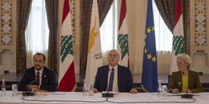 με τον πρόεδρο της Κύπρου Νίκο Χριστοδουλίδη και τον πρωθυπουργό του Λιβάνου Ναζίμπ Μικάτι