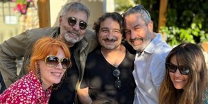 O Βασίλης Χαραλαμπόπουλος με την παρέρα του στο Πήλιο για το Πάσχα