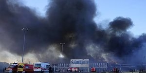 Οι Ρώσοι βομβάρδισαν πολυκατάστημα στο Χάρκοβο