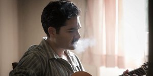 Κυκλοφόρησαν οι πρώτες φωτογραφίες του Χρήστου Μάστορα ως «Στέλιος Καζαντζίδης»