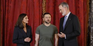 Ο Ζελένσκι με το βασιλικό ζεύγος της Ισπανίας