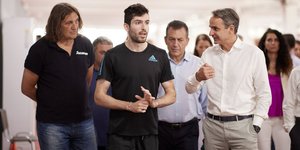 Ο Μίλτος Τεντόγλου με τον Κυριάκο Μητσοτάκη στο ΟΑΚΑ