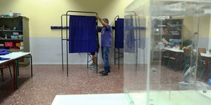 στηνουν παραβαν 