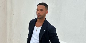 Lucien Laviscount: Στη Mύκονο ο Άλφι του Emily in Paris για τα εγκαίνια του καταστήματος του Τommy Hilfiger