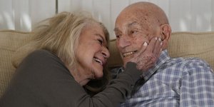 O Αμερικανός βετεράνος Χάρολντ Τέρενς με την 96χρονη αγαπημένη του Τζιν Σουέρλιν