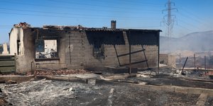 Σε ύφεση και χωρίς ενεργό μέτωπο η φωτιά στη Βάρης-Κορωπίου