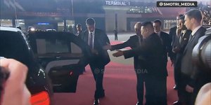 Πούτιν και Κιμ Γιονγκ Ουν «τσακώνονται» για το ποιος θα μπει πρώτος στο αμάξι