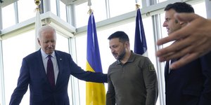 Οι πρόεδροι ΗΠΑ, Ουκρανίας και Γαλλίας, Μπάιντεν, Ζελένσκι και Μακρόν