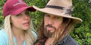 Ο Μπίλι Ρέι Σάιρους με την πρώην, πλέον, σύζυγό του Johanna «Firerose» Hodges