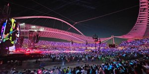 Χαμός στη συναυλία των Coldplay -Γέμισε με κόσμο το ΟΑΚΑ