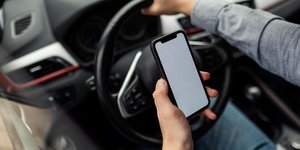 Χρήση κινητού τηλεφώνου από οδηγό